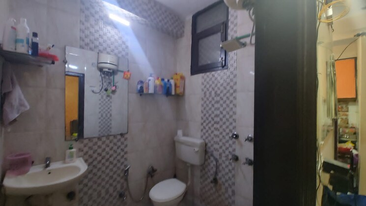 Bathroom, govindpuri 3.5 Bedroom 1125 Sq.Ft. Builder Floor In Govindpuri Delhi 8491517