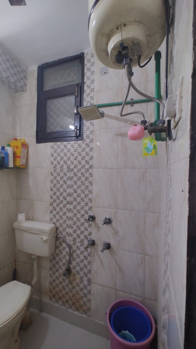 Bathroom, govindpuri 3.5 Bedroom 1125 Sq.Ft. Builder Floor In Govindpuri Delhi 8491517