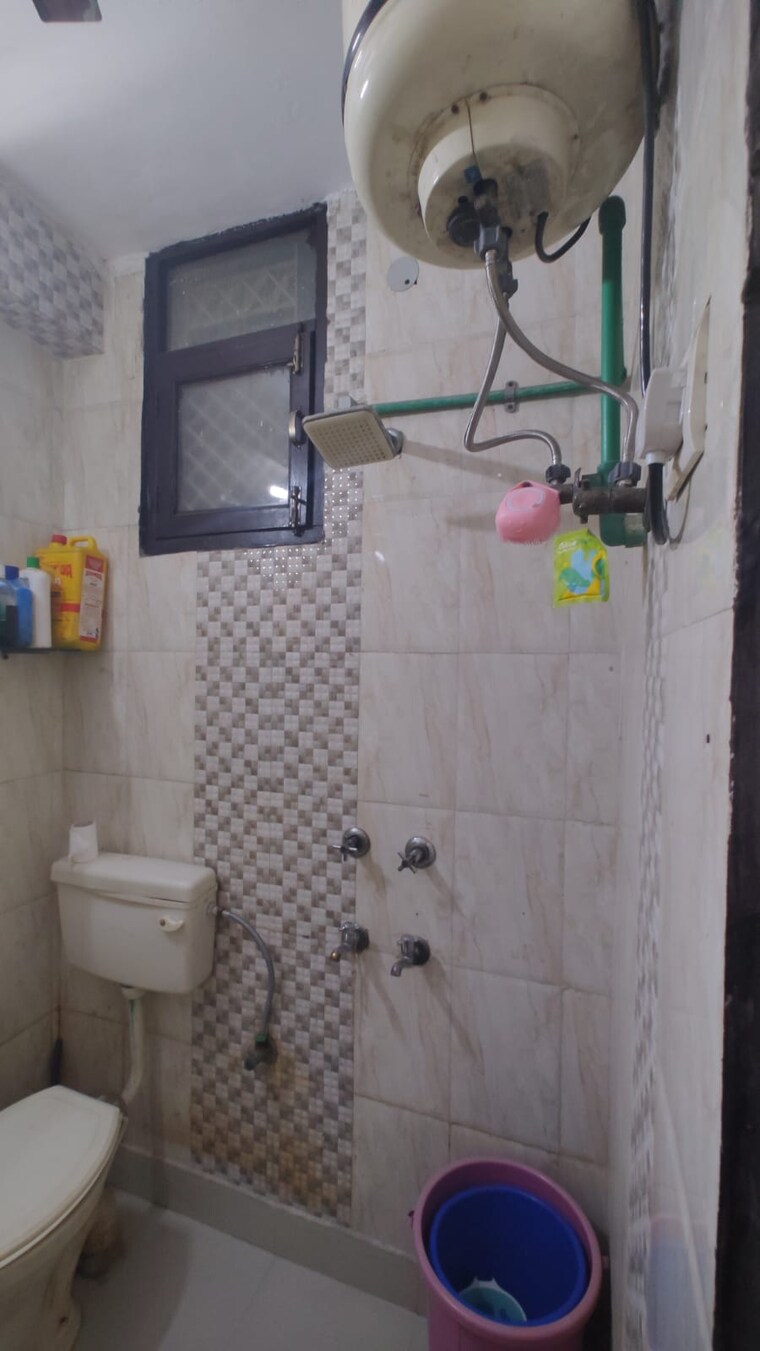 Bathroom, govindpuri 3.5 Bedroom 1125 Sq.Ft. Builder Floor In Govindpuri Delhi 8491517