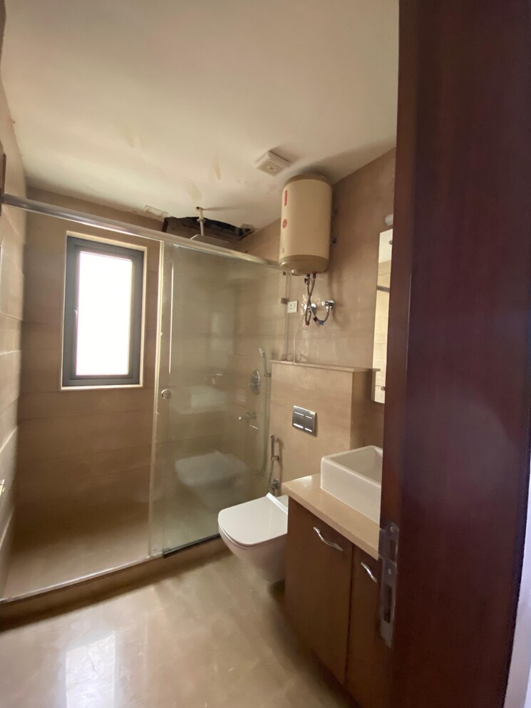 Bathroom, govindpuri 3.5 Bedroom 1125 Sq.Ft. Builder Floor In Govindpuri Delhi 8491517