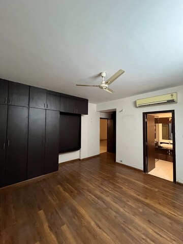 Room in 2 BHK Builder Floor at Somajiguda – for Rent