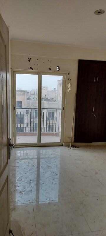 Room in 3 BHK Apartment at Maxblis White House, Sector 75 – for Rent