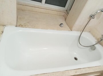 Furnished Amenities in 2.5 BHK Apartment at BPTP Park Prime, Sector 66 – for Rent