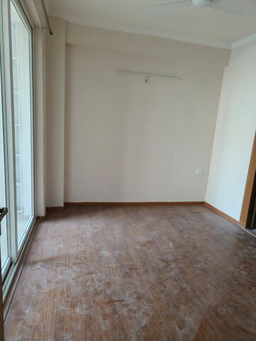 2.5 BHK Apartment For Rent in Amrapali Golf Homes, Sector 4, Greater Noida