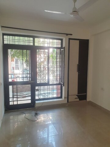 Room in 2.5 BHK Apartment at M2K The White House, Sector 57 – for Rent