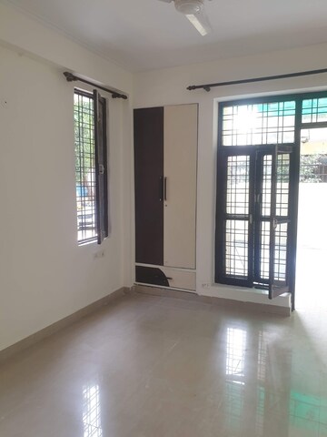 Room in 2.5 BHK Apartment at M2K The White House, Sector 57 – for Rent