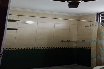 Bathroom in 3 BHK Builder Floor at DLF Royale Residences, Dlf Phase I – for Rent