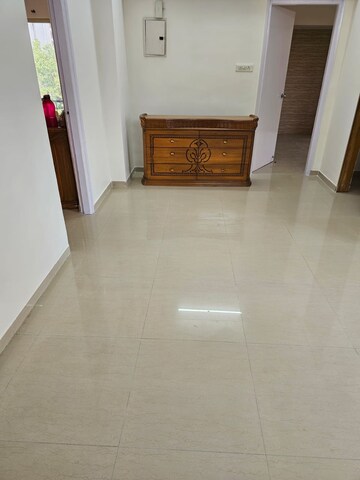 Room in 2 BHK Apartment at Montreal Tower, Andheri West – for Rent