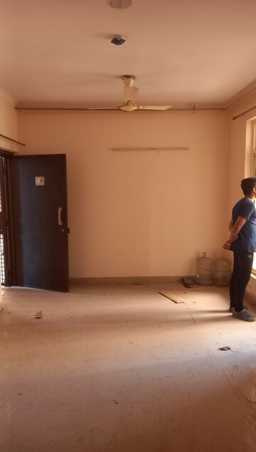 Room in 3 BHK Apartment at Supertech Ecovillage II, Sector 16b Greater Noida – for Rent