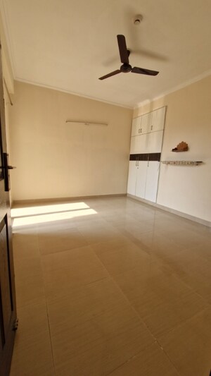 Room in 3 BHK Apartment at Paramount Floraville, Sector 137 – for Sale