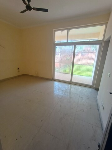 Room in 3 BHK Villa at Amrapali Riverview, Amrapali Leisure Valley – for Rent