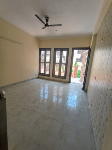 Room in 3 BHK Villa at Amrapali Riverview, Amrapali Leisure Valley – for Rent