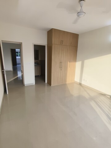 3.5 BHK Apartment For Rent in Emaar Emerald Floors Premier, Sector 65