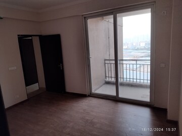 Room in 3 BHK Apartment at Panchsheel Greens II, Sector 16 Greater Noida – for Rent