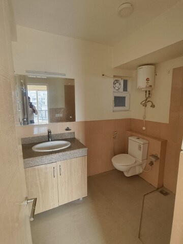 Bathroom in 3.5 BHK Apartment at Emaar Emerald Floors Premier, Sector 65 – for Rent