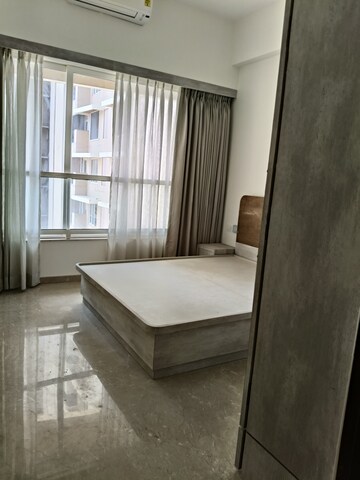 Room in 2 BHK Apartment at Kalpataru Radiance, Goregaon West – for Rent