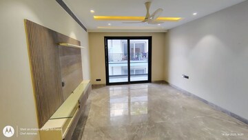 Room in 3.5 BHK Apartment at DLF Atria, Dlf Phase ii – for Rent