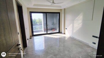 Room in 3.5 BHK Apartment at DLF Atria, Dlf Phase ii – for Rent