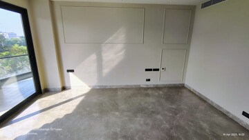 Room in 3.5 BHK Apartment at DLF Atria, Dlf Phase ii – for Rent