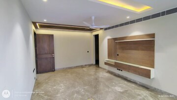 Room in 3.5 BHK Apartment at DLF Atria, Dlf Phase ii – for Rent