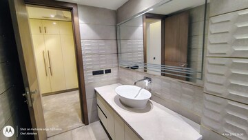 Bathroom in 3.5 BHK Apartment at DLF Atria, Dlf Phase ii – for Rent