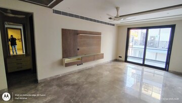 Room in 3.5 BHK Apartment at DLF Atria, Dlf Phase ii – for Rent