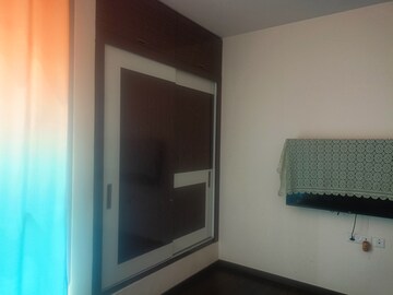 Room in 2.5 BHK Apartment at Piramal Vaikunth, Balkum Pada – for Rent