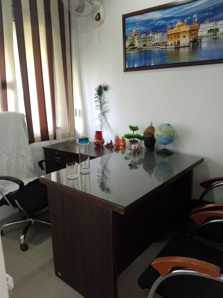 Team Area, sector 17 Commercial Office Space 450 Sq.Ft. In Sector 17 Chandigarh 8492159