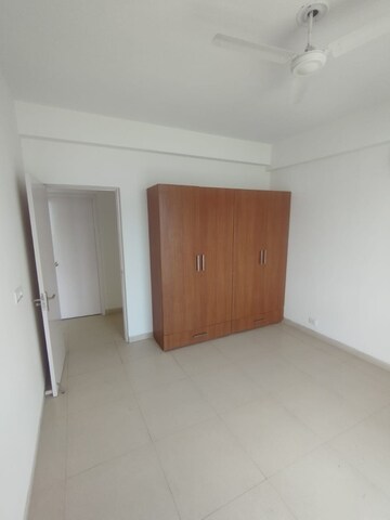 Room in 3 BHK Apartment at Vatika City Homes, Sector 83 – for Rent