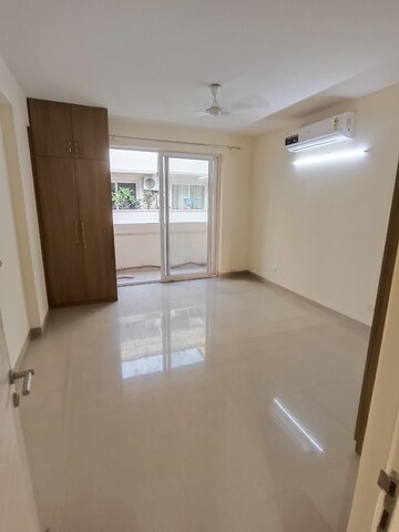 Room in 3.5 BHK Apartment at Emaar Emerald Floors Premier, Sector 65 – for Rent