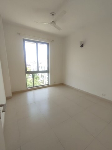 Room in 3 BHK Apartment at Vatika City Homes, Sector 83 – for Rent