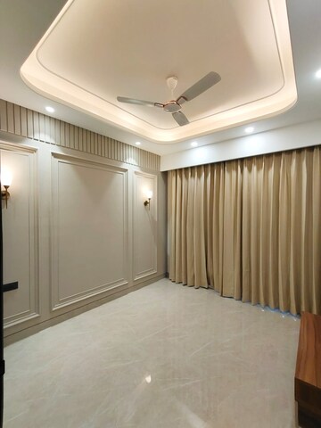 Room in 3 BHK Apartment at Sector 49 – for Sale