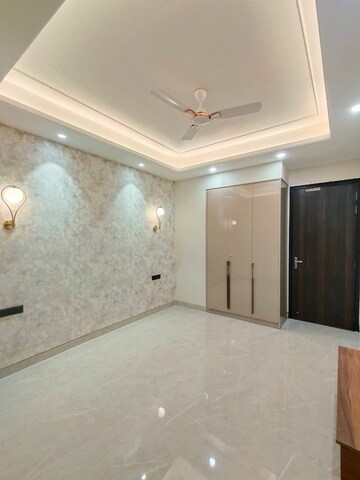 Room in 3 BHK Apartment at Sector 49 – for Sale