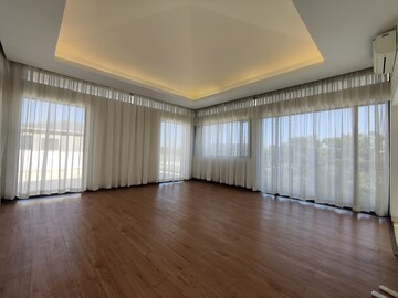 Room in 4 BHK Apartment at Prestige Golfshire, Nandi Hills – for Rent