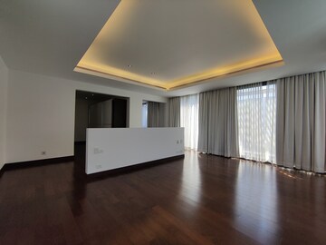 Room in 4 BHK Apartment at Prestige Golfshire, Nandi Hills – for Rent