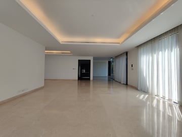 Room in 4 BHK Apartment at Prestige Golfshire, Nandi Hills – for Rent
