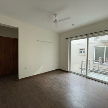Room in 3 BHK Builder Floor at BPTP Amstoria, Sector 102 – for Rent