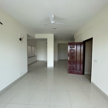 Room in 3 BHK Builder Floor at BPTP Amstoria, Sector 102 – for Rent
