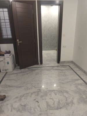 Room in 3 BHK Apartment at Arun Vihar Sector 37, Sector 37 – for Sale