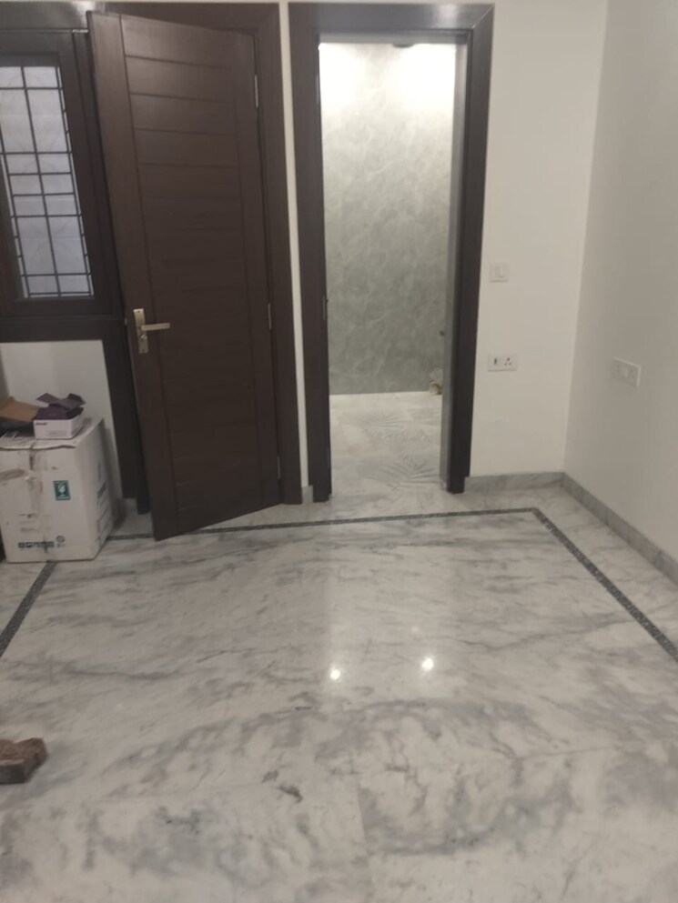 Room, arun-vihar-sector-37 3 Bedroom 1800 Sq.Ft. Apartment In Sector 37 Noida 8492900