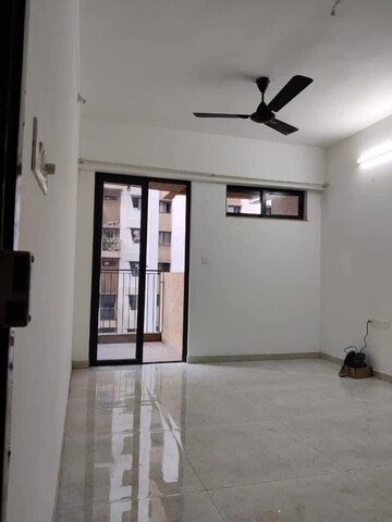 Room in 1.5 BHK Apartment at Lodha Palava City, Dombivli East – for Rent