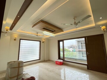 Room in 3 BHK Apartment at Uppal Southend, Sector 49 – for Sale