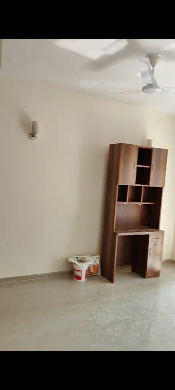 Furnished Amenities in 3 BHK Apartment at Omaxe Waterscapes, Gomti Nagar – for Rent