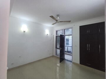 Room in 2 BHK Apartment at Worli – for Rent