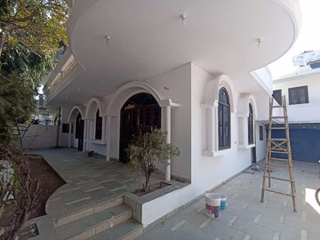 Building Lobby in 5 BHK Independent House at Ansal Plaza Sector-23, Sector 23 – for Rent