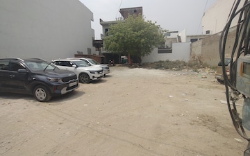 Plot For Sale in Sector 8