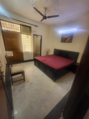 Bedroom in 3 BHK Builder Floor at Sector 46 – for Rent