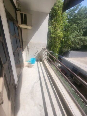 Balcony in 3 BHK Builder Floor at Sector 46 – for Rent