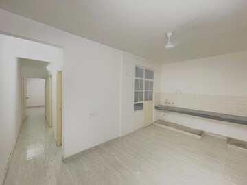 Room in 2 BHK Apartment at Signature Solera Apartment, Sector 107 – for Rent