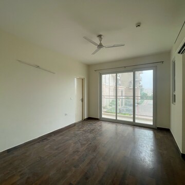 Room in 3 BHK Apartment at Conscient Heritage Max, Sector 102 – for Rent